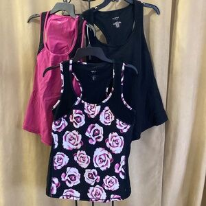 3 for 1! Torrid Active Tank Tops With Built In Sports Bra, size 1 (14-16)